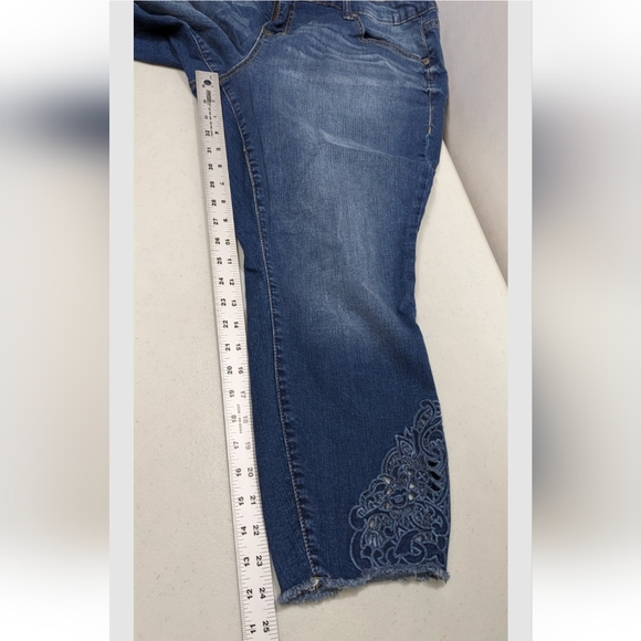 Torrid 18 Crop Skinny Jeans Lace Cuff - Picture 16 of 16